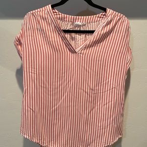 Gap womens cuffed short sleeve!